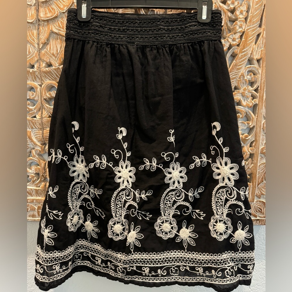Studio West Apparel Black w/ Cream Embroidery Trim- size S & 24.5”L - Picture 5 of 11